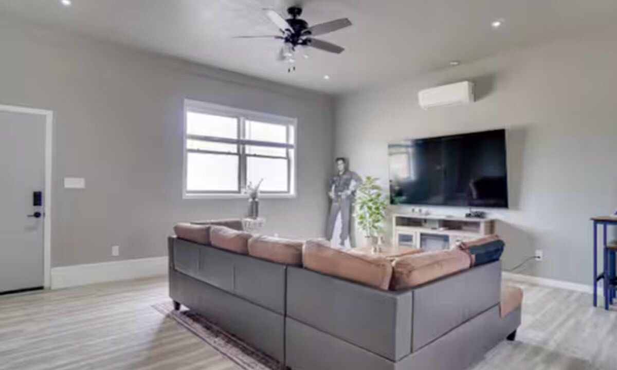 Photo of Livingroom in Uniontown