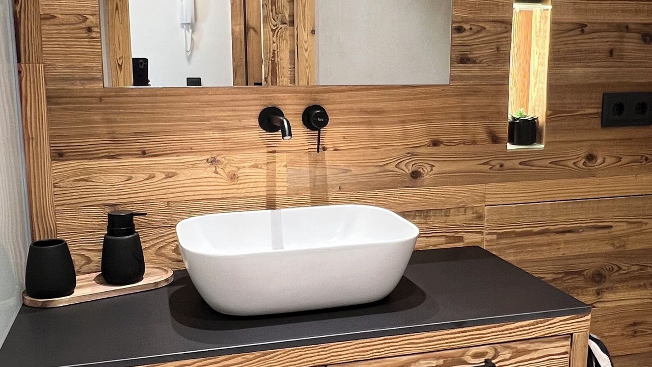 Photo of Bathroom in Incles