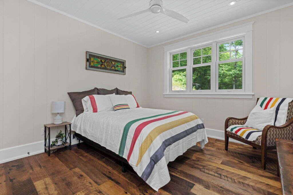 Photo of Bedroom in Baysville