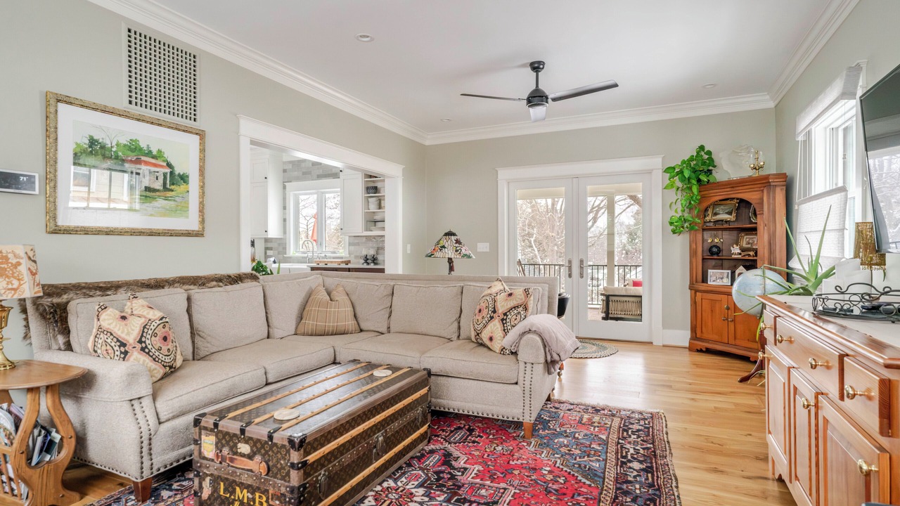 Photo of Livingroom in Martha Jefferson