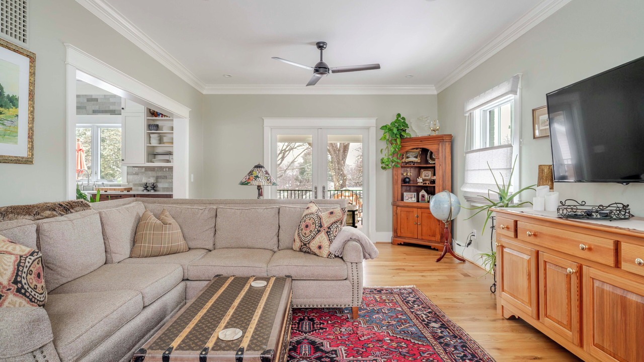 Photo of Livingroom in Martha Jefferson