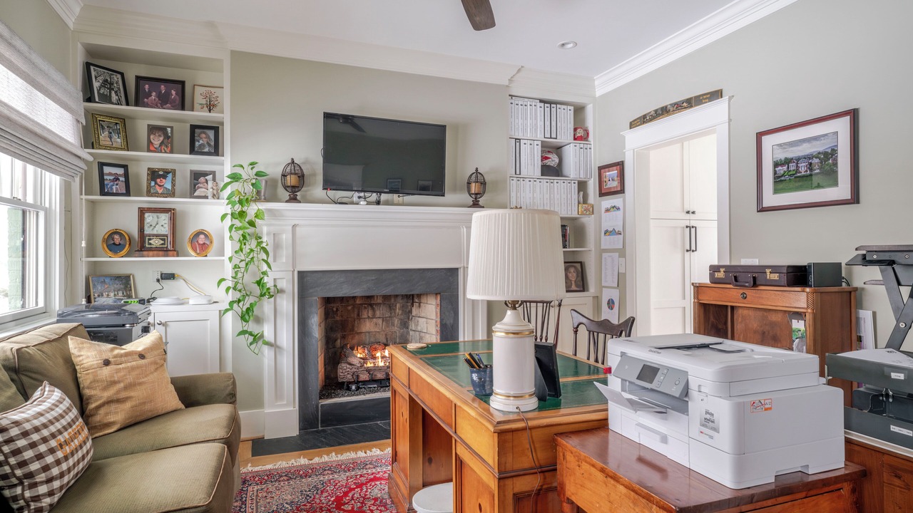 Photo of Livingroom in Martha Jefferson