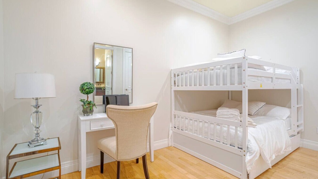 Photo of Bedroom in Valley Glen
