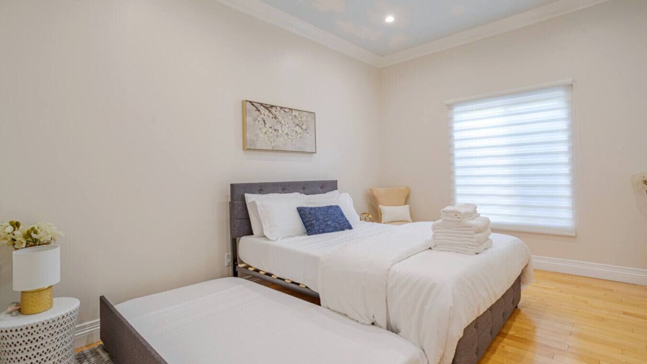Photo of Bedroom in Valley Glen