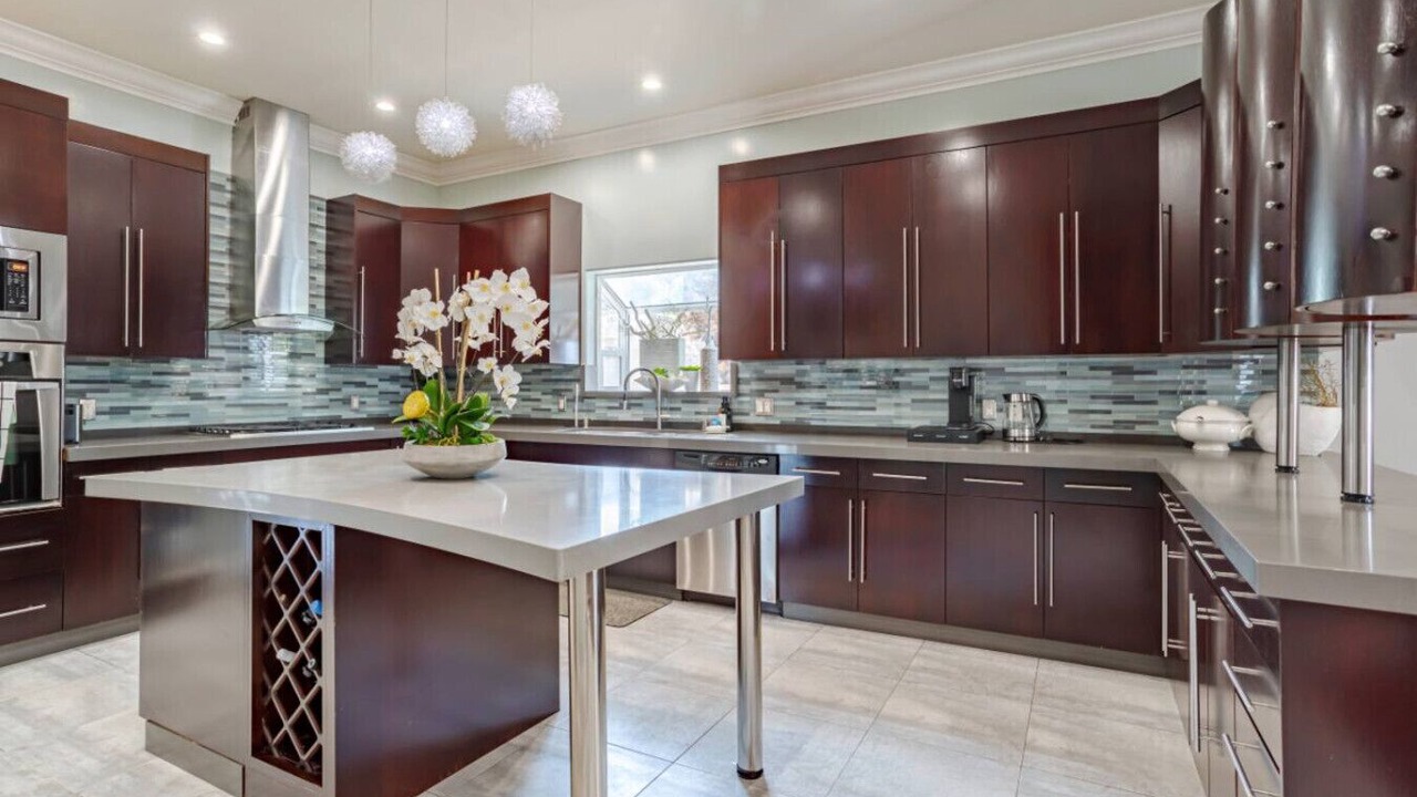 Photo of Kitchen in Valley Glen