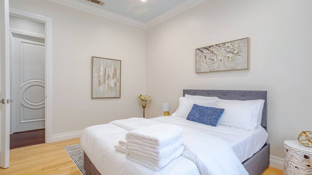Photo of Bedroom in Valley Glen