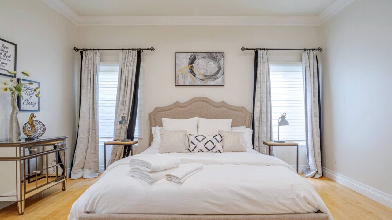 Photo of Bedroom in Valley Glen