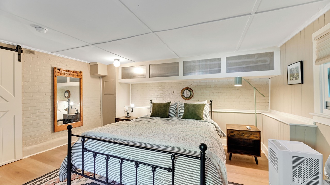 Photo of Bedroom in South Main Street