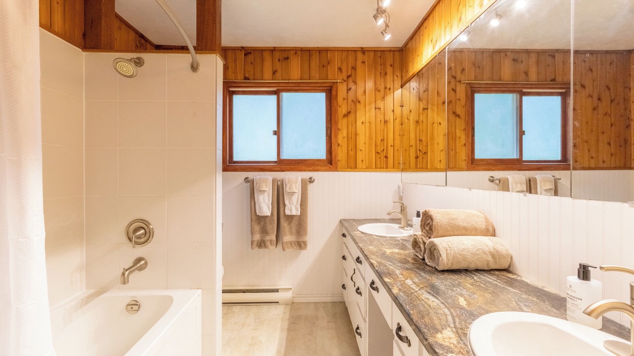 Photo of Bathroom in Grand Bend