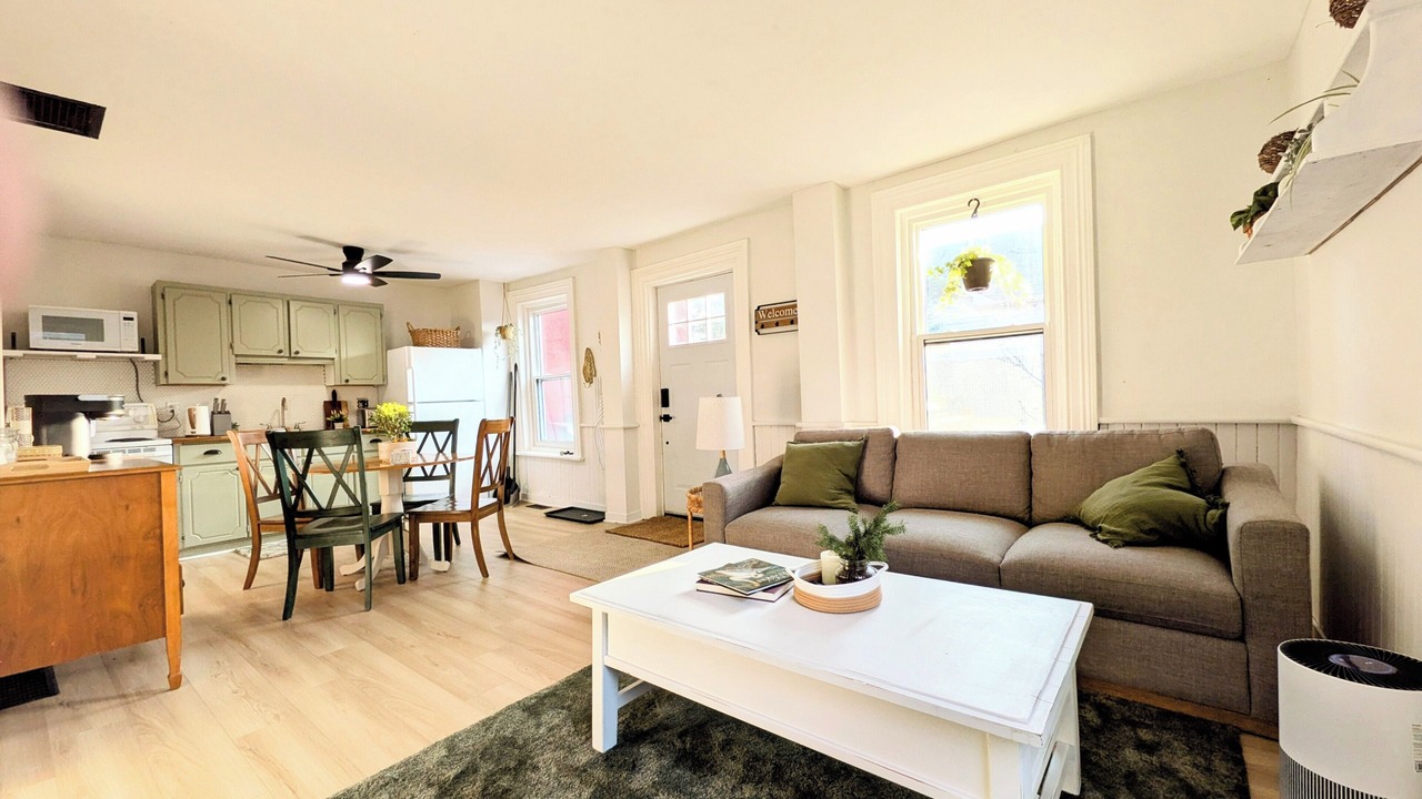 Photo of Livingroom in Cobourg