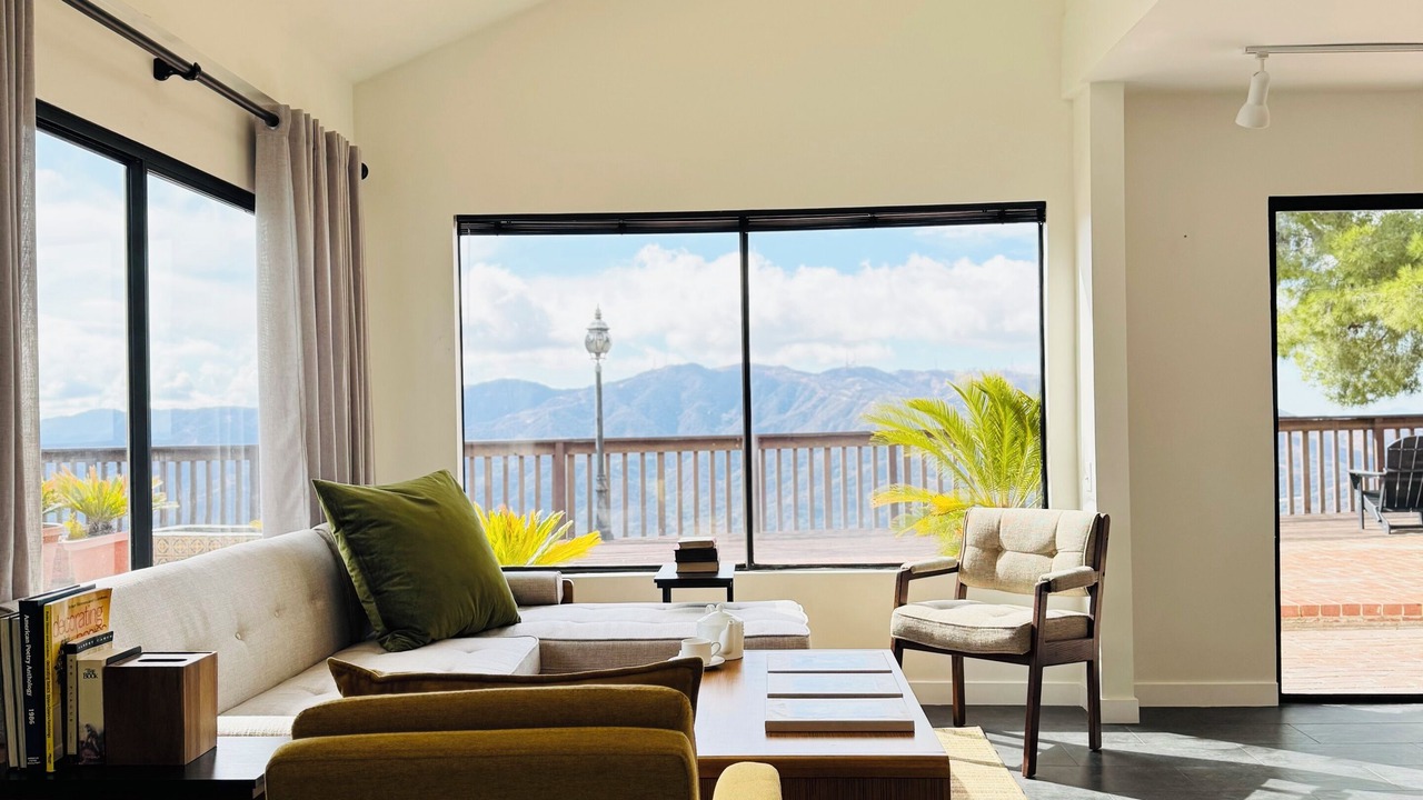 Photo of Livingroom in La Crescenta