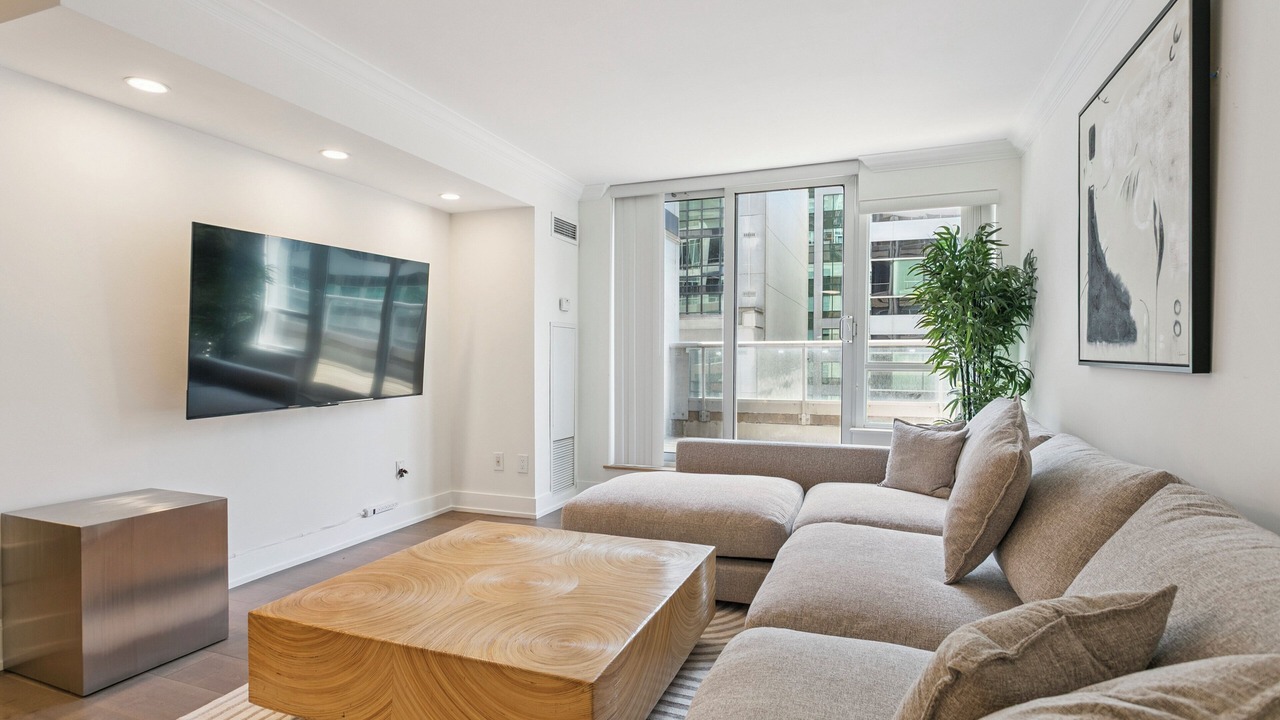 Photo of Livingroom in Toronto Entertainment District