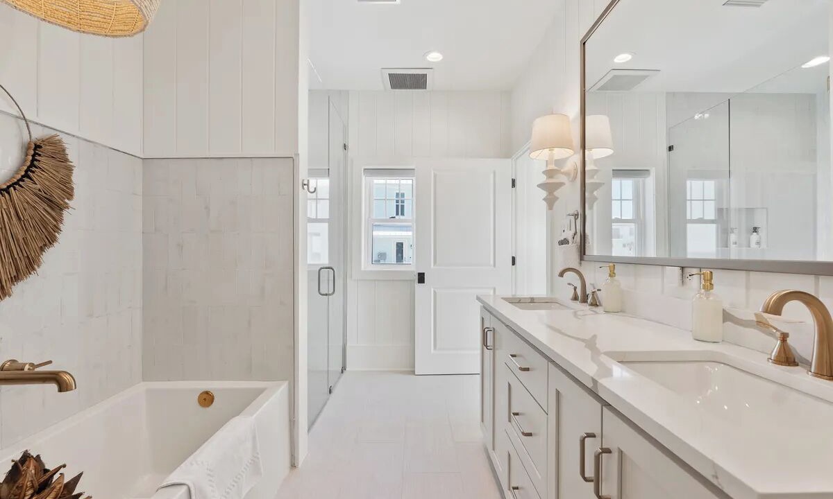 Photo of Bathroom in Navarre Beach
