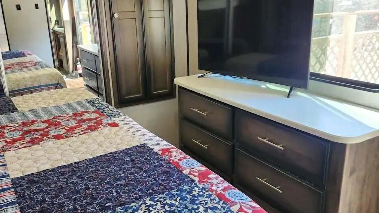 Photo of Bedroom in Roscoe