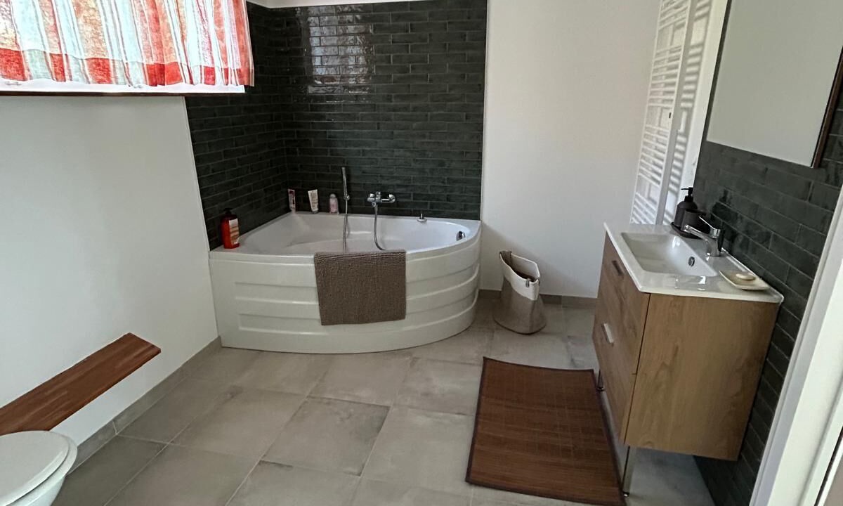 Photo of Bathroom in Montfey