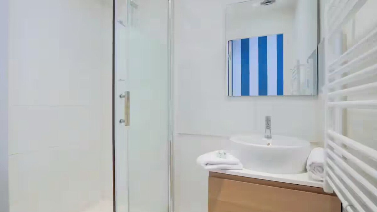 Photo of Bathroom in Griffon - Royale