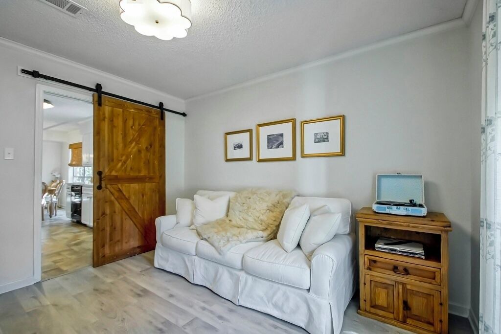Photo of Livingroom in Highlands - Perkins
