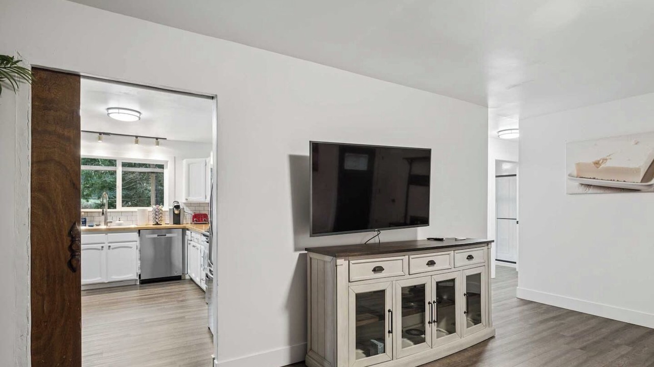 Photo of Livingroom in Fall Creek