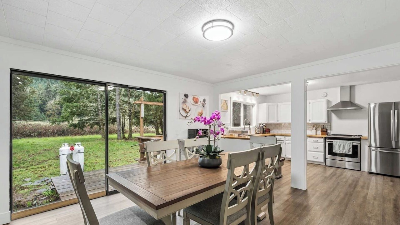Photo of Livingroom in Fall Creek