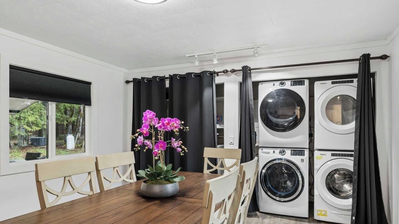 Photo of Livingroom in Fall Creek