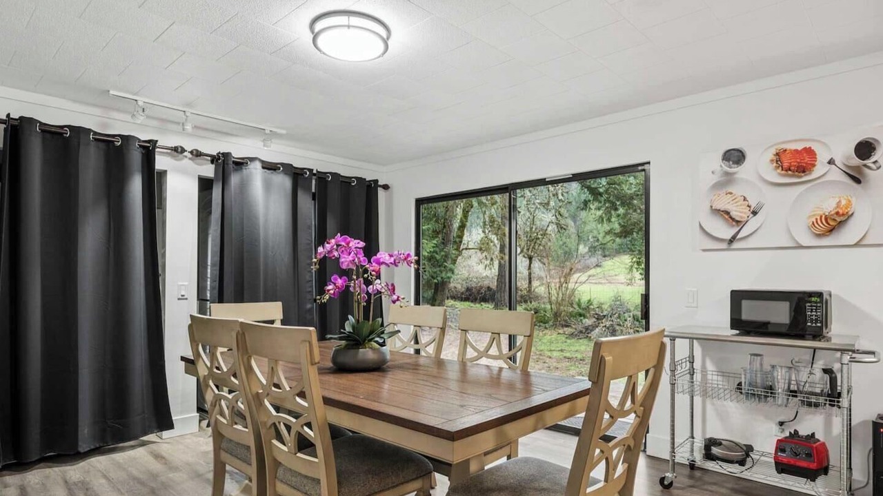 Photo of Livingroom in Fall Creek