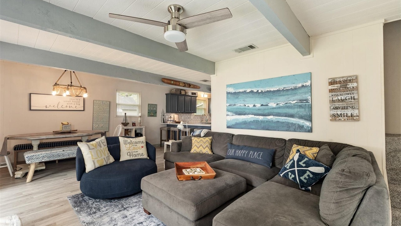 Photo of Livingroom in Gun Barrel City