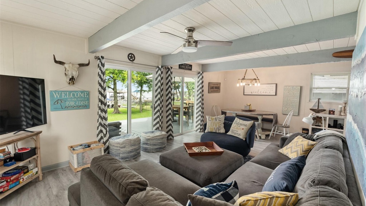 Photo of Livingroom in Gun Barrel City