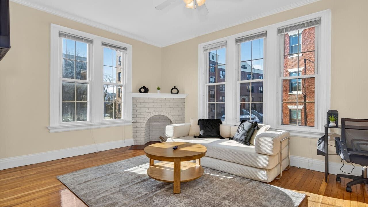 Photo of Livingroom in Allston