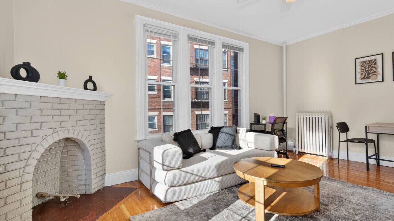 Photo of Livingroom in Allston