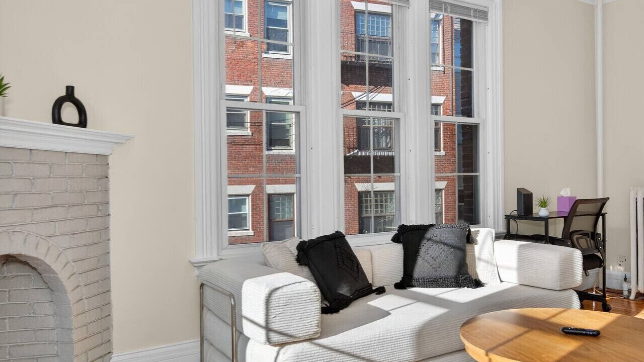 Photo of Livingroom in Allston