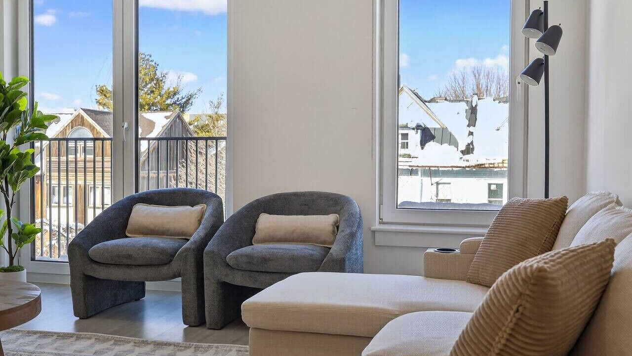 Photo of Livingroom in Allston