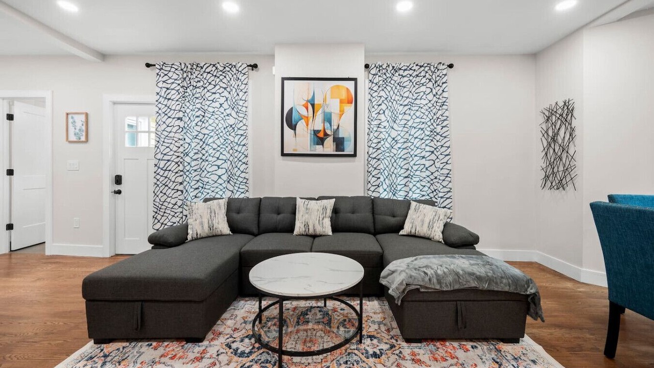 Photo of Livingroom in Allston