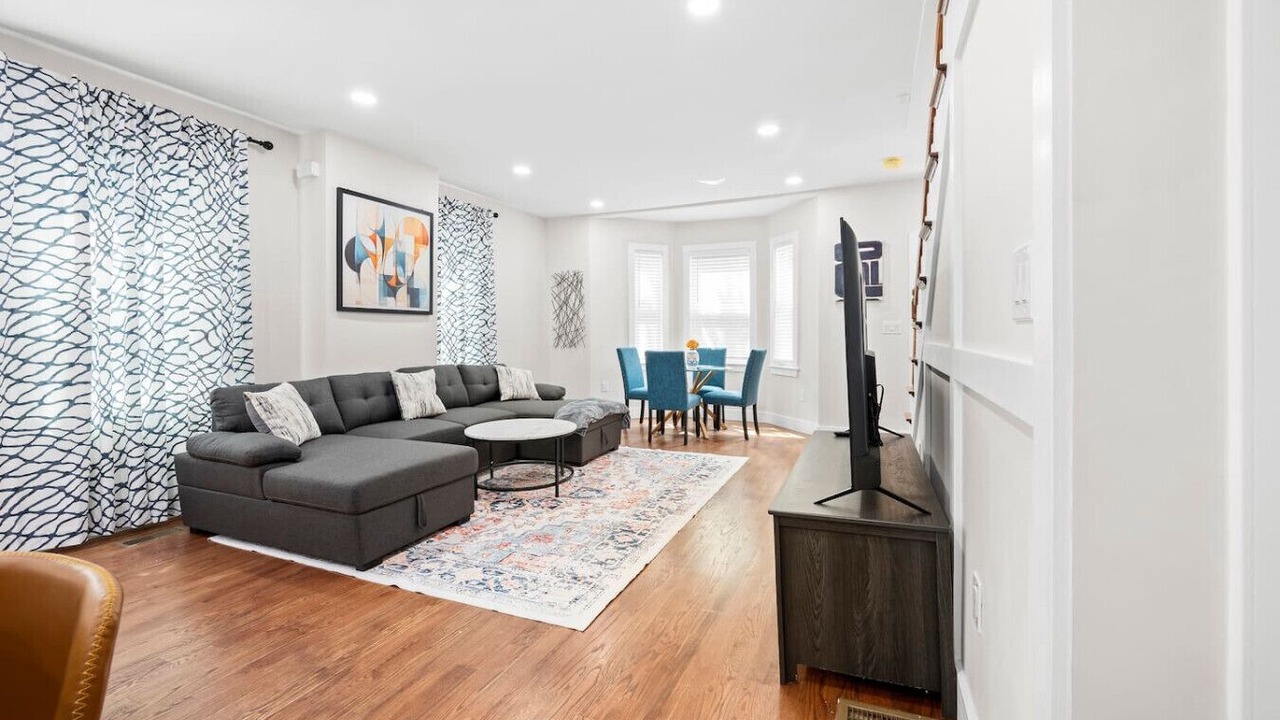 Photo of Livingroom in Allston