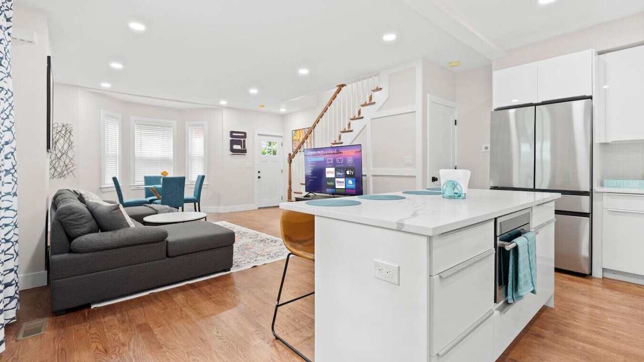 Photo of Livingroom in Allston