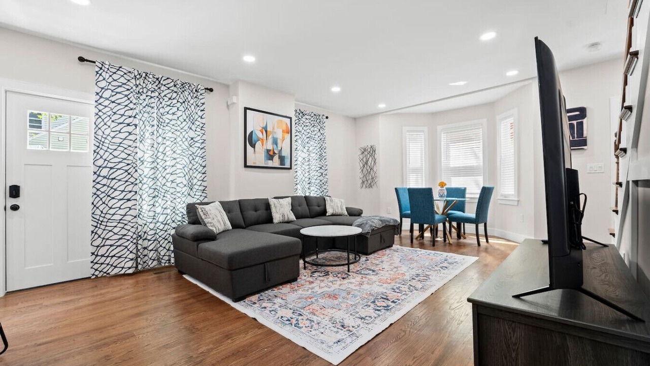 Photo of Livingroom in Allston