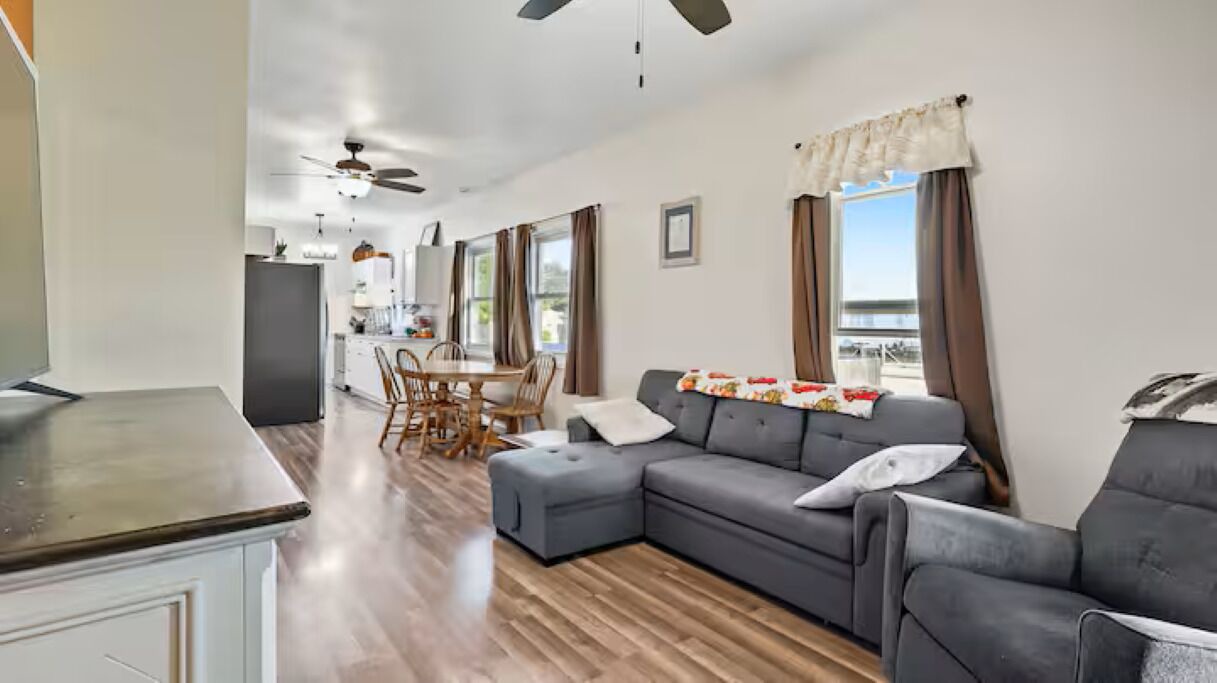 Photo of Livingroom in Akron