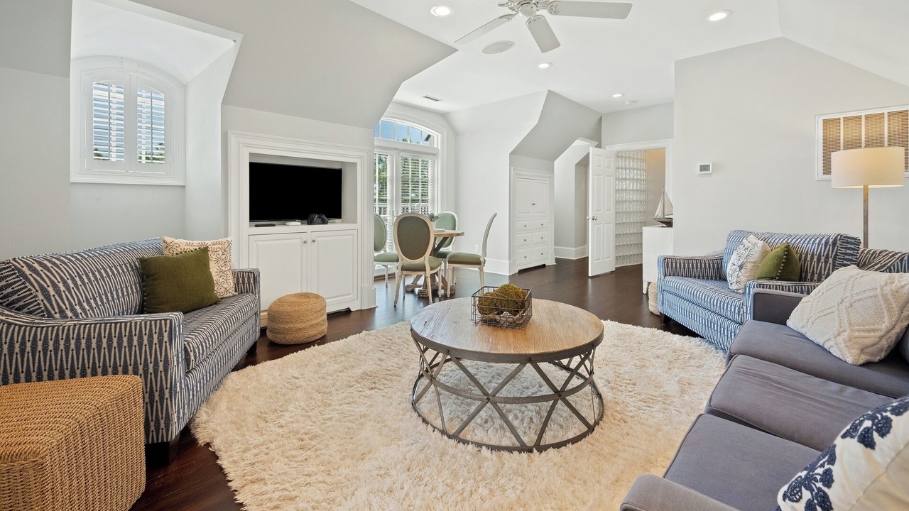 Photo of Livingroom in Debordieu Colony