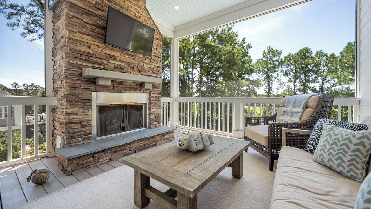 Photo of Livingroom in Debordieu Colony