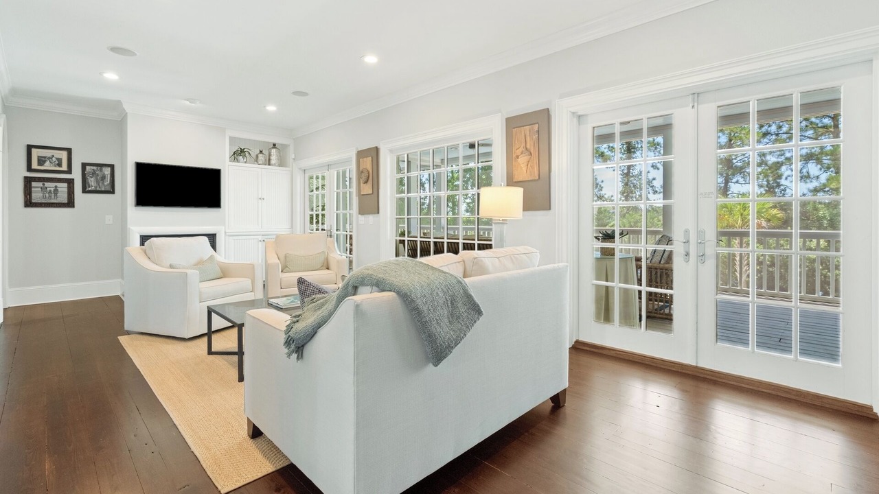 Photo of Livingroom in Debordieu Colony
