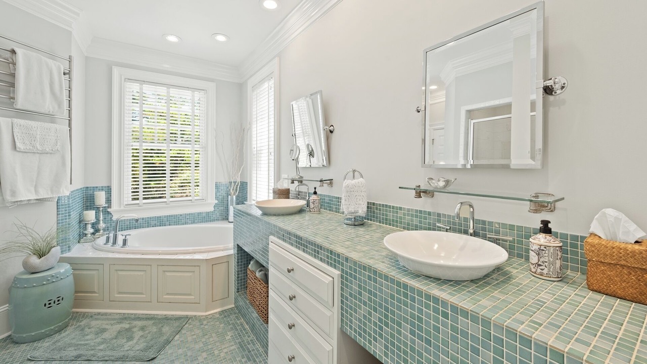 Photo of Bathroom in Debordieu Colony