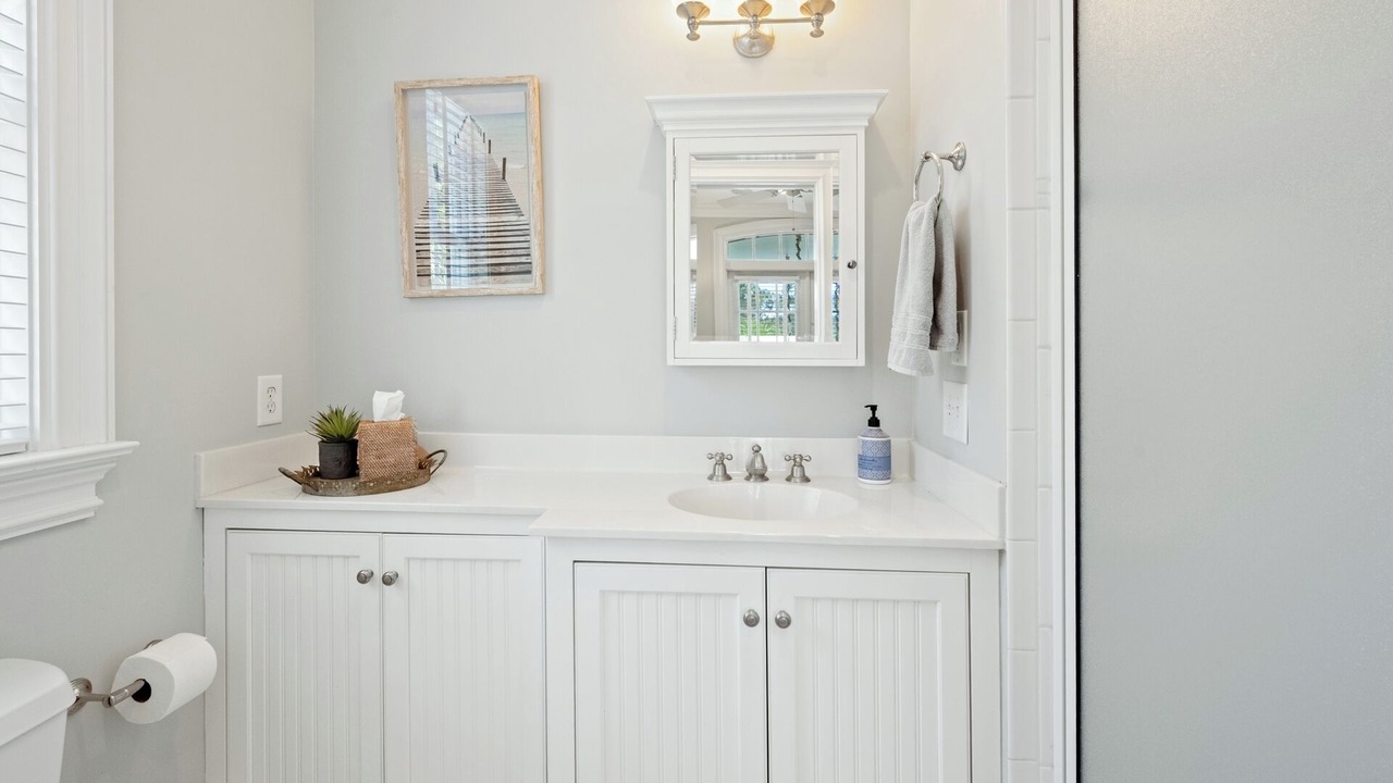 Photo of Bathroom in Debordieu Colony