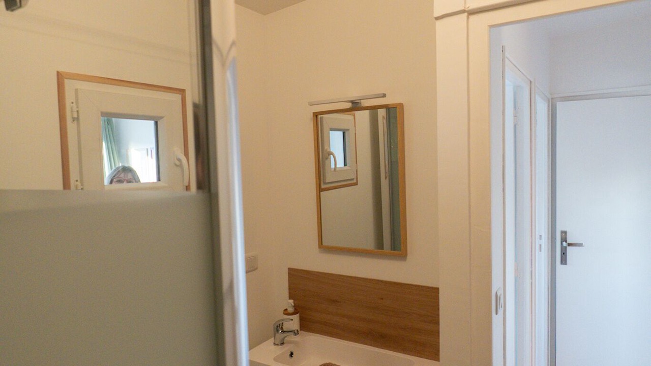 Photo of Bathroom in Calais City Center
