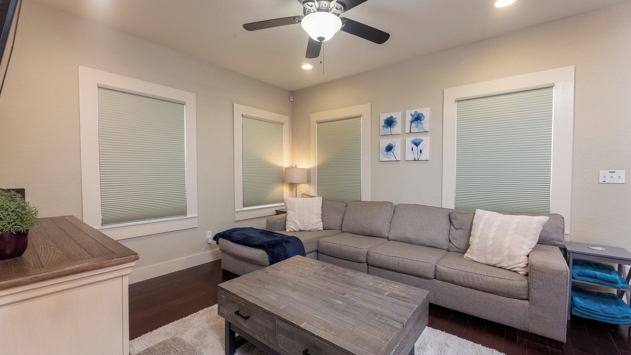 Photo of Livingroom in Near East Side