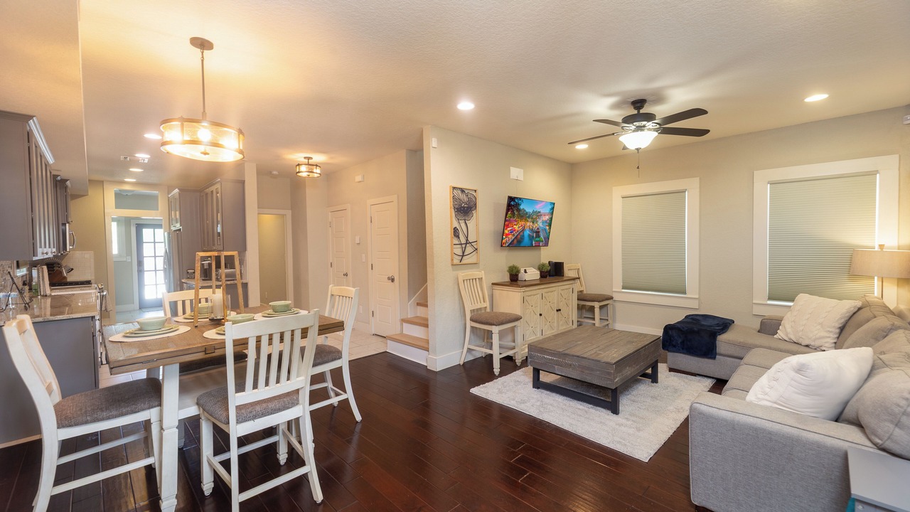 Photo of Livingroom in Near East Side