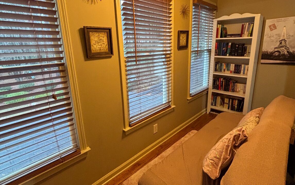 Photo of Livingroom in Stone Mountain