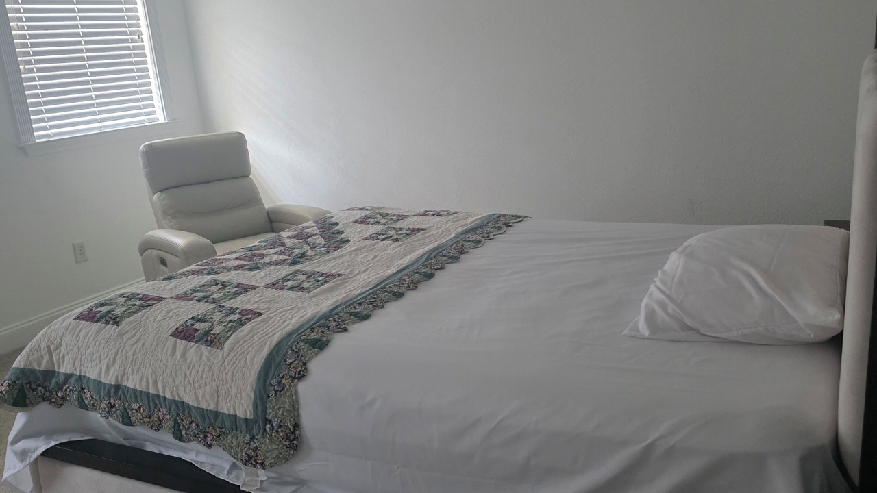 Photo of Bedroom in Kenner - Louis Armstrong International Airport