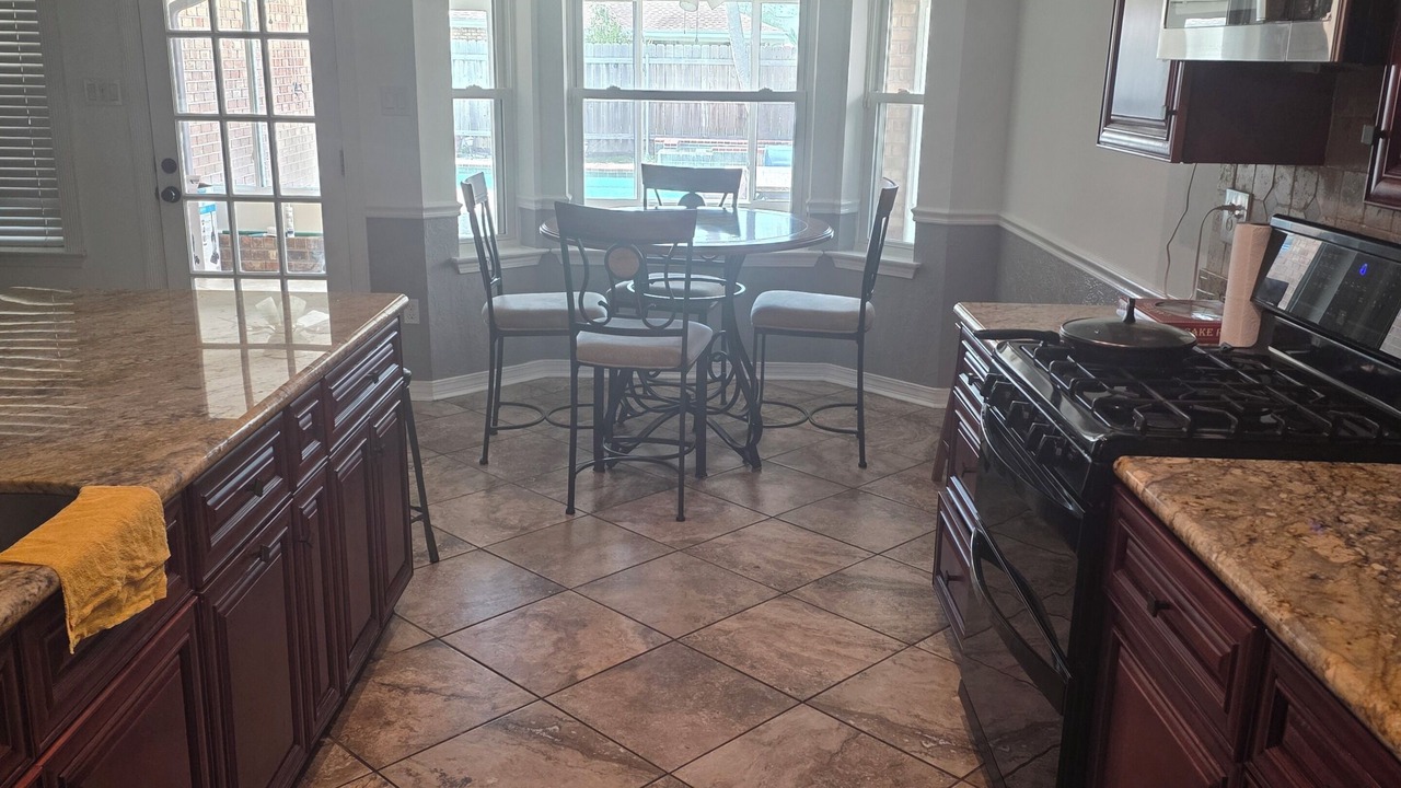 Photo of Kitchen in Kenner - Louis Armstrong International Airport