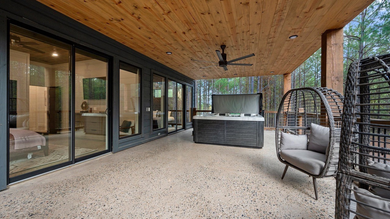 Photo of Patio Balcony in Hochatown