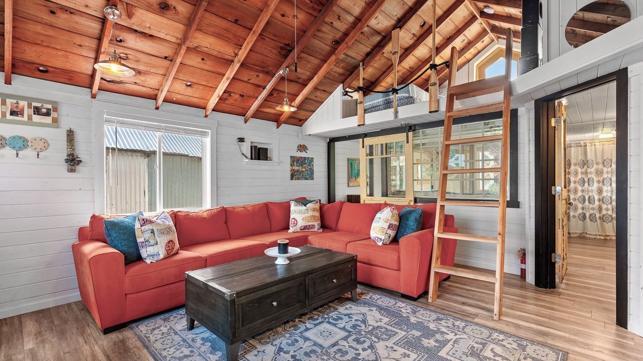 Photo of Livingroom in Bayview