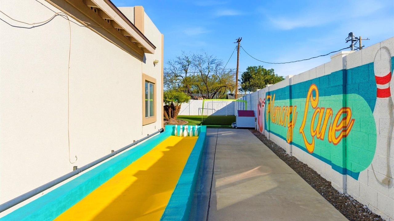 Photo of Outdoor in Cox Heights